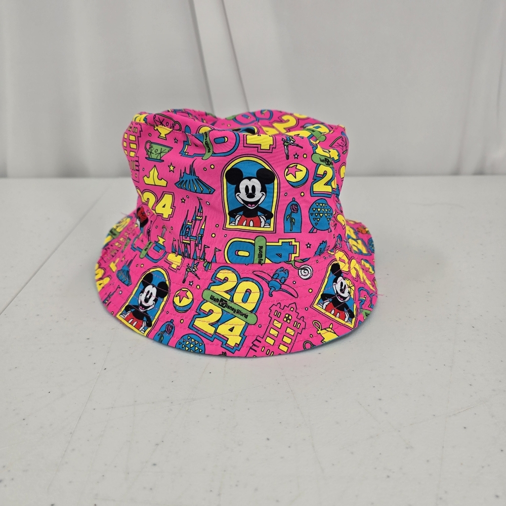 NWT 2024 Walt Disney World Mickey & Friends Four‎ Parks Reversible Bucket Hat.